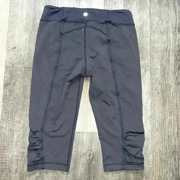 Lululemon Capri size 8 (used good) - Picture 3 of 9